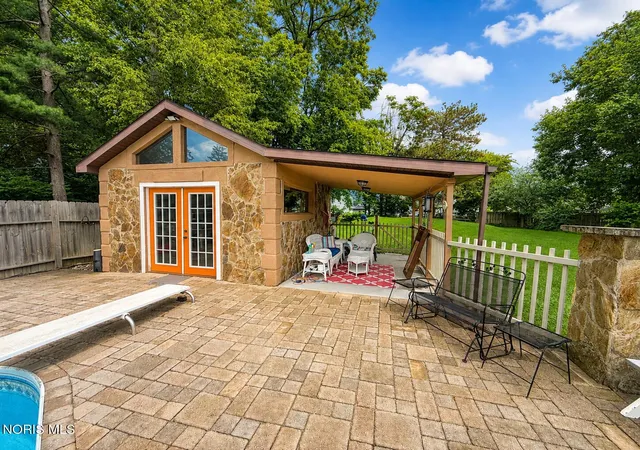 Photo 3 of Single family home for sale at 348 Colony Rd, Rossford, OH 43460 | MLS# 10012782 | Listing updated on 2026-10-09