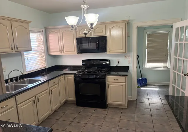 Photo 2 of Single family home for sale at 347 Kenilworth Ave, Toledo, OH 43610 | MLS# 10012797 | Listing updated on 2026-09-08