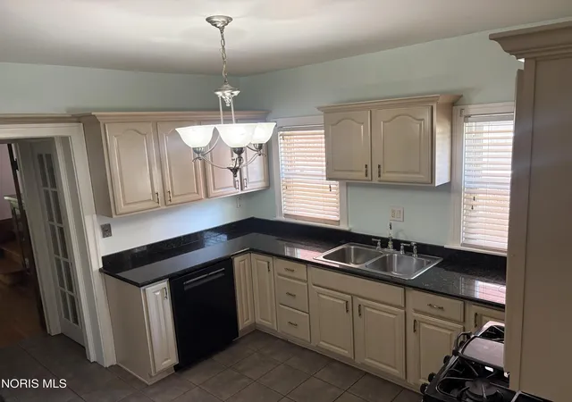 Photo 3 of Single family home for sale at 347 Kenilworth Ave, Toledo, OH 43610 | MLS# 10012797 | Listing updated on 2026-09-08