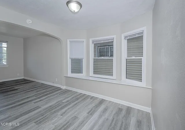 Listing Photo 4 - Condo for sale in building located at 1219 Idaho St, Toledo, OH 43605