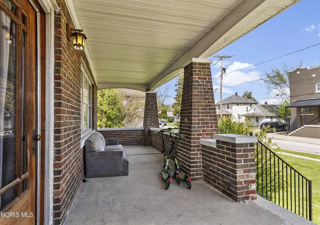 Photo 3 of Single family home for sale at 121 Bacon St, Rossford, OH 43460 | MLS# 10012864 | Listing updated on 2026-10-07