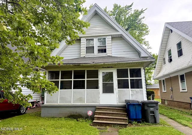 Photo 2 of Single family home for sale at 755 Dearborn Ave, Toledo, OH 43605 | MLS# 10012904 | Listing updated on 2026-09-03