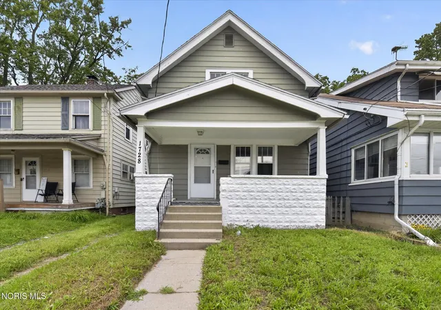 Photo 2 of Single family home for sale at 1728 Loxley Rd, Toledo, OH 43613 | MLS# 10012826 | Listing updated on 2026-09-04