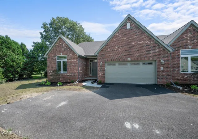 Photo 3 of Condo for sale at 20 Shenandoah Cir #Sylvania, Oh 43560, Sylvania, OH 43560 | MLS# 10012977 | Listing updated on 2026-10-07