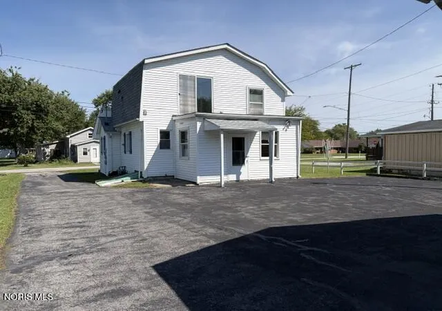 Photo 2 of Single family home for sale at 222 Bertha Ave, Clyde, OH 43410 | MLS# 10013407 | Listing updated on 2026-09-27
