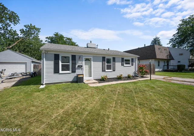 Photo 2 of Single family home for sale at 1118 Scott St, Maumee, OH 43537 | MLS# 10012913 | Listing updated on 2026-09-18