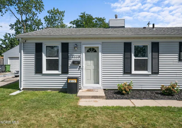 Photo 3 of Single family home for sale at 1118 Scott St, Maumee, OH 43537 | MLS# 10012913 | Listing updated on 2026-09-18