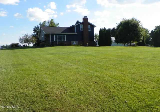 Photo 2 of Single family home for sale at 11085 County Rd P, Napoleon, OH 43545 | MLS# 10012810 | Listing updated on 2026-10-04