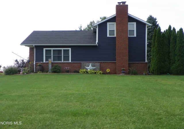 Photo 3 of Single family home for sale at 11085 County Rd P, Napoleon, OH 43545 | MLS# 10012810 | Listing updated on 2026-10-04