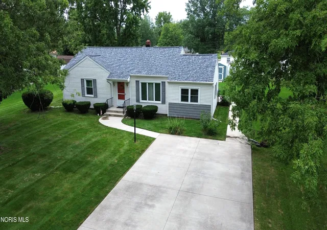 Photo 1 of Single family home for sale at 214 Maywinn Rd, Defiance, OH 43512 | MLS# 10012830 | Listing updated on 2026-09-07