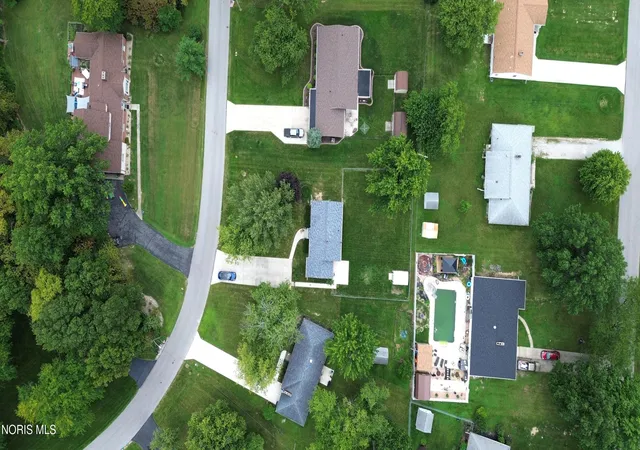 Photo 2 of Single family home for sale at 214 Maywinn Rd, Defiance, OH 43512 | MLS# 10012830 | Listing updated on 2026-09-09
