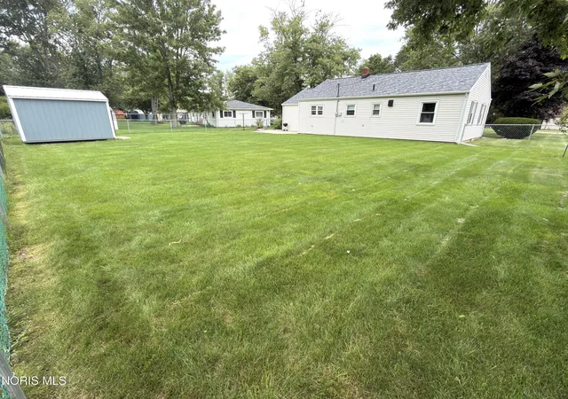 Photo 3 of Single family home for sale at 214 Maywinn Rd, Defiance, OH 43512 | MLS# 10012830 | Listing updated on 2026-09-09