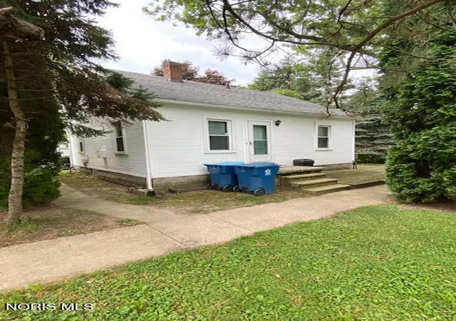 Photo 3 of Sale Pending at 1308 Alger St, Fremont, OH 43420 | MLS# 10012819 | Listing updated on 2026-10-03
