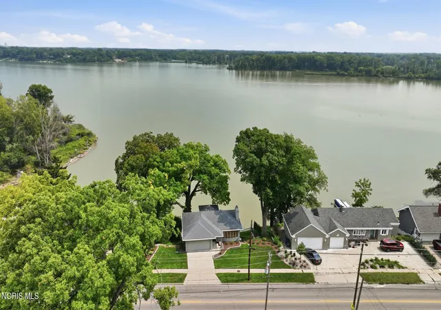 Photo 2 of Single family home for sale at 3517 River Rd, Toledo, OH 43614 | MLS# 10012821 | Listing updated on 2026-09-20