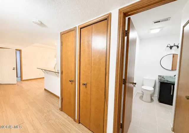 Listing Photo 4 - Condo for sale in building located at 5713 Tibaron Ln, Toledo, OH 43615 - Unit #104