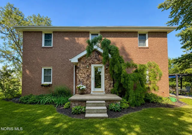 Photo 2 of Single family home for sale at 1031 N Cousino Rd, Oregon, OH 43616 | MLS# 10012829 | Listing updated on 2026-09-09
