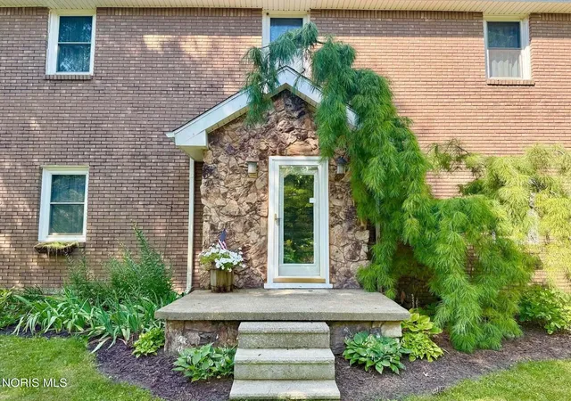 Photo 3 of Single family home for sale at 1031 N Cousino Rd, Oregon, OH 43616 | MLS# 10012829 | Listing updated on 2026-09-09