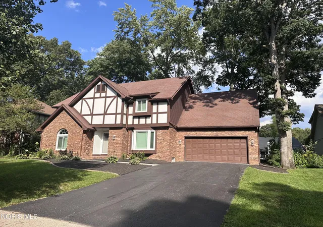 Photo 3 of Single family home for sale at 2344 Chancery Rd, Toledo, OH 43617 | MLS# 10012901 | Listing updated on 2026-09-19