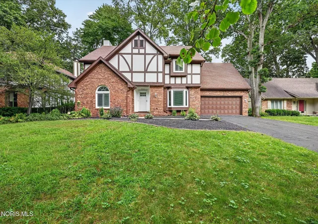Photo 3 of Single family home for sale at 2344 Chancery Rd, Toledo, OH 43617 | MLS# 10012901 | Listing updated on 2026-10-21