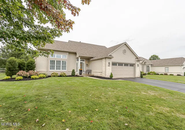 Photo 3 of Single family home for sale at 7954 Hidden View Dr, Holland, OH 43528 | MLS# 10012879 | Listing updated on 2026-09-14