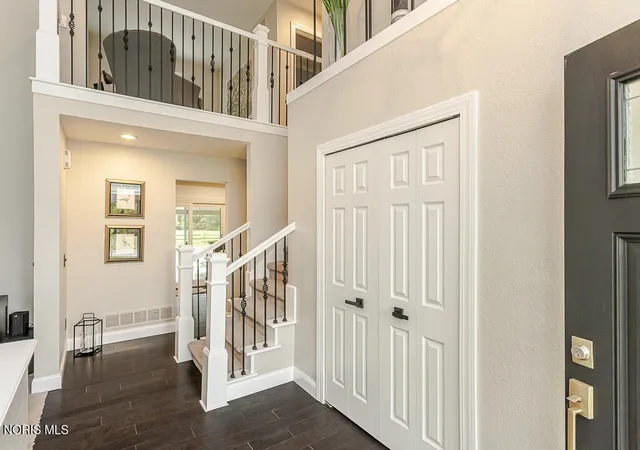 Photo 3 of Single family home for sale at 7954 Hidden View Dr, Holland, OH 43528 | MLS# 10012879 | Listing updated on 2026-09-14