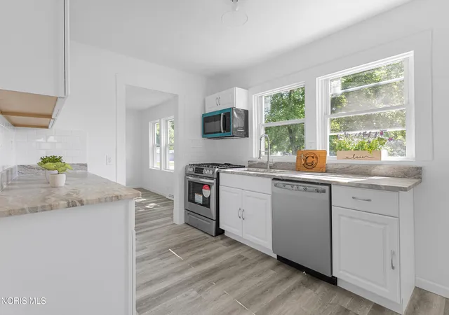 Photo 3 of Single family home for sale at 6237 Dorr St, Toledo, OH 43615 | MLS# 10012866 | Listing updated on 2026-09-02