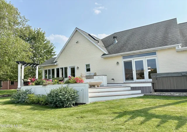 Photo 2 of Single family home for sale at 1360 Sedward Ave, Napoleon, OH 43545 | MLS# 10012828 | Listing updated on 2026-09-25