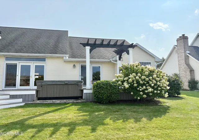 Photo 3 of Single family home for sale at 1360 Sedward Ave, Napoleon, OH 43545 | MLS# 10012828 | Listing updated on 2026-09-25