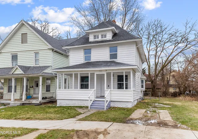 Photo 2 of Single family home for sale at 2368 Hollywood Ave, Toledo, OH 43620 | MLS# 10013046 | Listing updated on 2026-09-07
