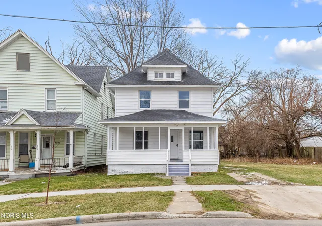 Photo 3 of Single family home for sale at 2368 Hollywood Ave, Toledo, OH 43620 | MLS# 10013046 | Listing updated on 2026-09-07