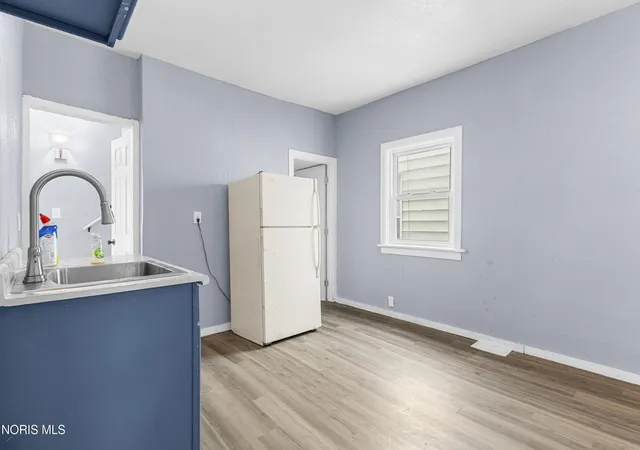 Photo 4 of Single family home for sale at 2368 Hollywood Ave, Toledo, OH 43620 | MLS# 10013046 | Listing updated on 2026-09-07