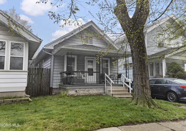 Photo 2 of Single family home for sale at 1810 Brussels St, Toledo, OH 43613 | MLS# 10012963 | Listing updated on 2026-09-04