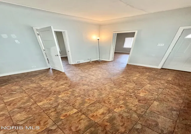 Photo 3 of Single family home for sale at 158 Everett St, Toledo, OH 43608 | MLS# 10012985 | Listing updated on 2026-09-04