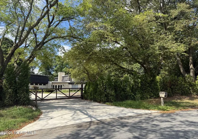 Single family home for sale at 6649 Ml Ridge Rd, Maumee, OH 43537 | MLS# 10012831