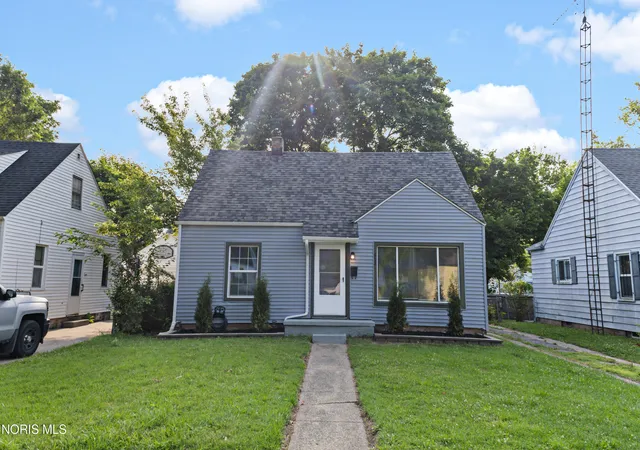 Photo 2 of Single family home for sale at 512 Clifton Blvd, Toledo, OH 43607 | MLS# 10013290 | Listing updated on 2026-10-12