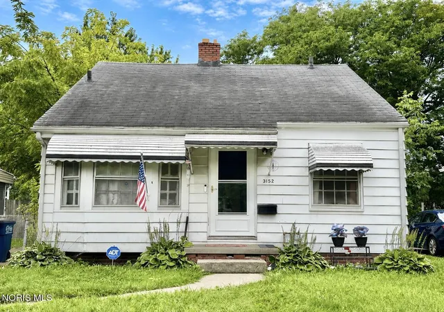 Photo 1 of Single family home for sale at 3152 S Byrne Rd, Toledo, OH 43614 | MLS# 10012840 | Listing updated on 2026-09-14