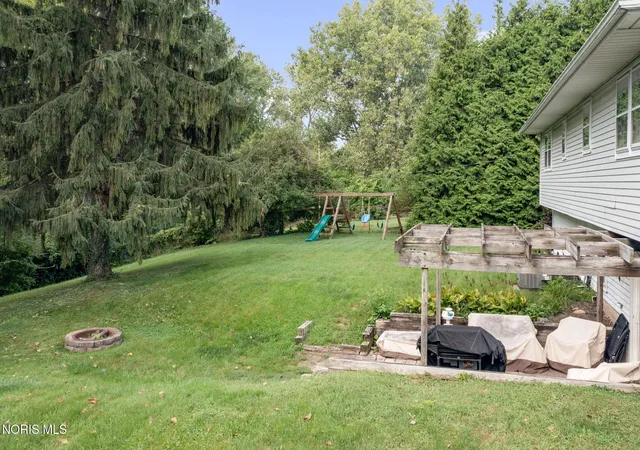 Photo 3 of Single family home for sale at 2160 Eastedge Dr, Toledo, OH 43614 | MLS# 10012893 | Listing updated on 2026-09-14