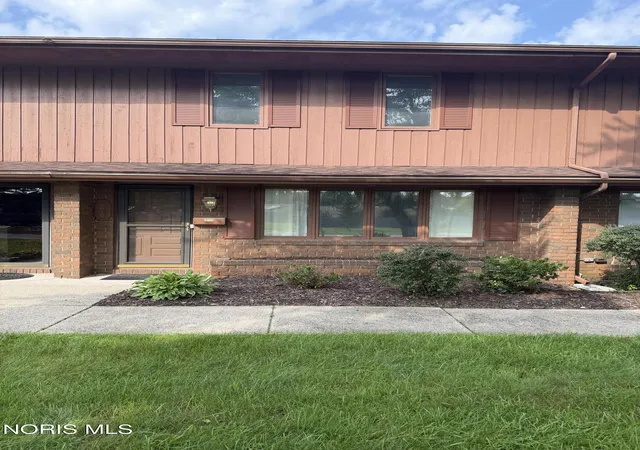 Photo 1 of Condo for sale at 4049 Sherwood Forest Manor Rd #C10, Toledo, OH 43623 | MLS# 10012954 | Listing updated on 2026-09-04