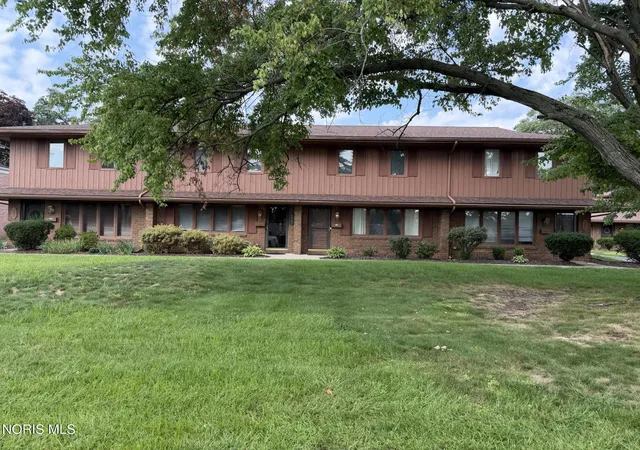 Photo 2 of Condo for sale at 4049 Sherwood Forest Manor Rd #C10, Toledo, OH 43623 | MLS# 10012954 | Listing updated on 2026-09-04