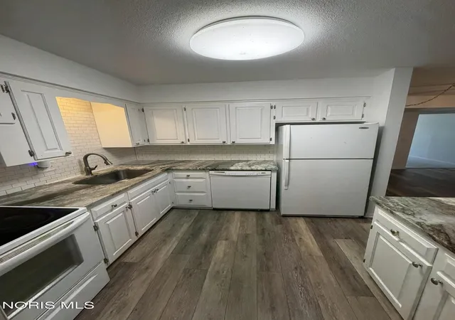 Photo 3 of Condo for sale at 4049 Sherwood Forest Manor Rd #C10, Toledo, OH 43623 | MLS# 10012954 | Listing updated on 2026-10-15