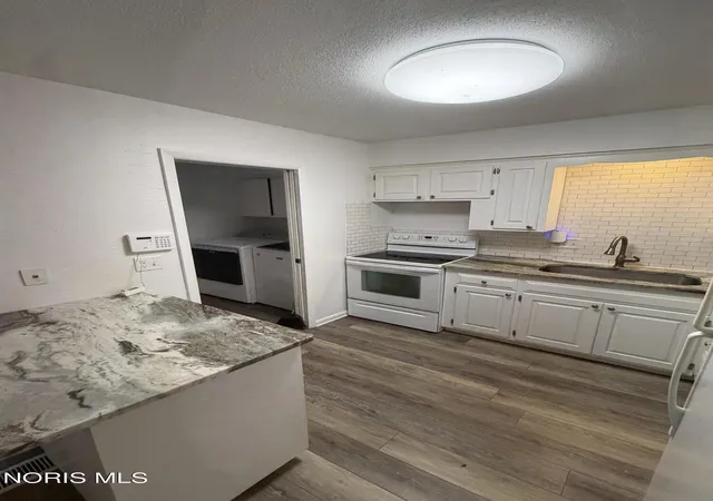 Listing Photo 4 - Condo for sale in building located at 4049 Sherwood Forest Manor Rd, Toledo, OH 43623 - Unit #C10