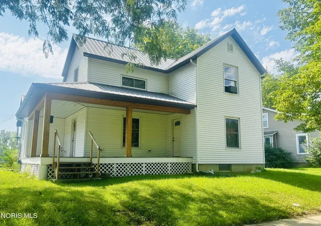Photo 1 of Single family home for sale at 609 Strong St, Napoleon, OH 43545 | MLS# 10012931 | Listing updated on 2026-10-05