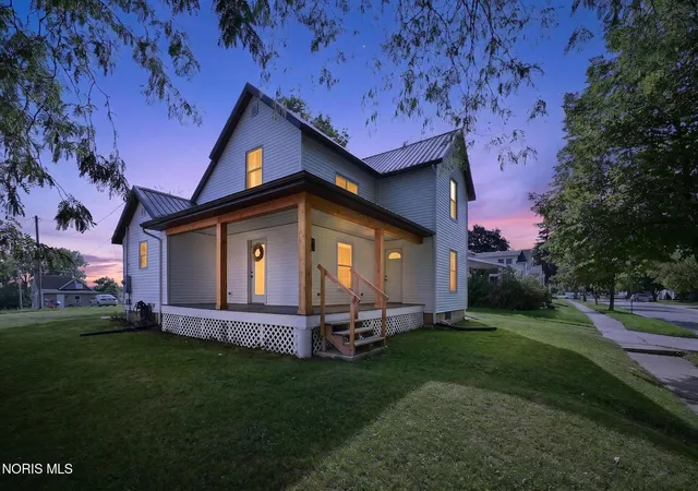 Photo 2 of Single family home for sale at 609 Strong St, Napoleon, OH 43545 | MLS# 10012931 | Listing updated on 2026-10-05