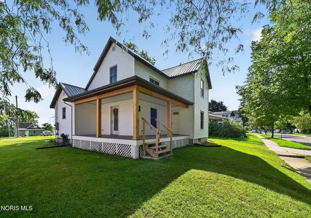 Photo 3 of Single family home for sale at 609 Strong St, Napoleon, OH 43545 | MLS# 10012931 | Listing updated on 2026-10-05