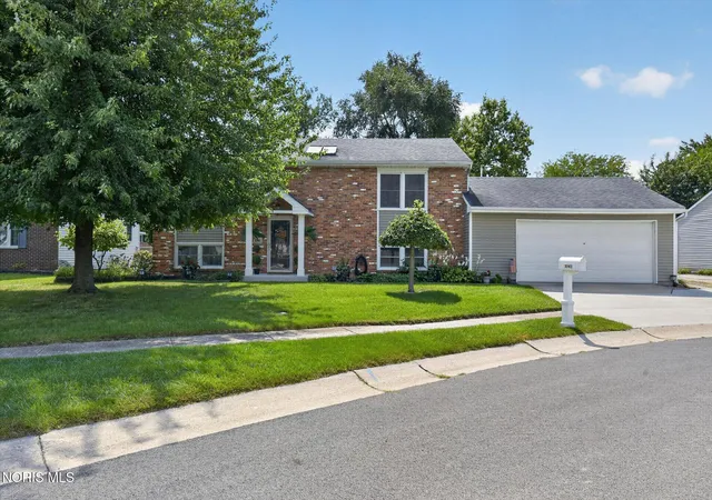 Photo 1 of Single family home for sale at 1041 E Elm Tree Rd, Rossford, OH 43460 | MLS# 10013670 | Listing updated on 2026-10-06