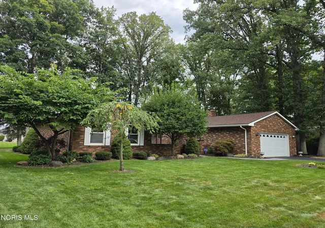 Photo 2 of Single family home for sale at 1118 Ironwood Dr, Findlay, OH 45840 | MLS# 10012874 | Listing updated on 2026-09-15