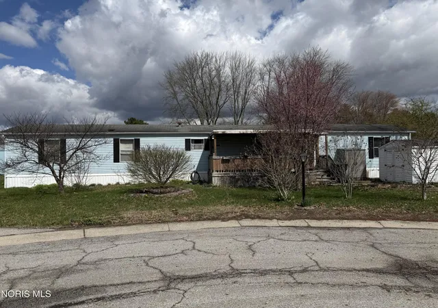 Photo 2 of Manufactured home for sale at 76 W Foxrun St, Holland, OH 43528 | MLS# 10012870 | Listing updated on 2026-09-02