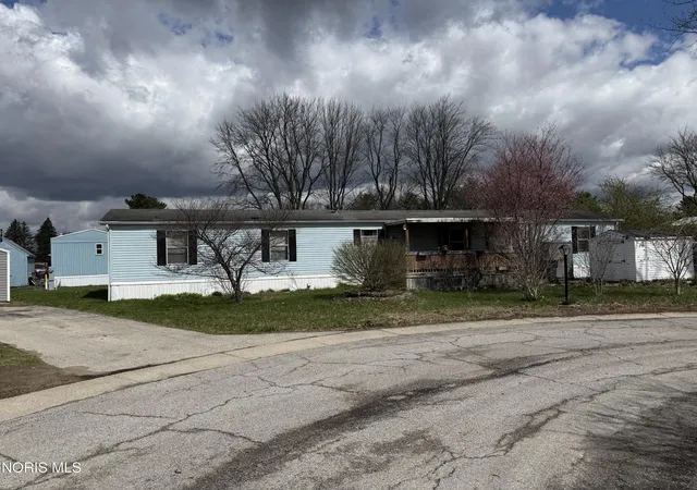 Photo 3 of Manufactured home for sale at 76 W Foxrun St, Holland, OH 43528 | MLS# 10012870 | Listing updated on 2026-09-02