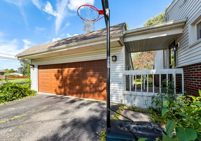 Photo 4 of Single family home for sale at 3326 Winston Blvd, Toledo, OH 43614 | MLS# 10012918 | Listing updated on 2026-09-13