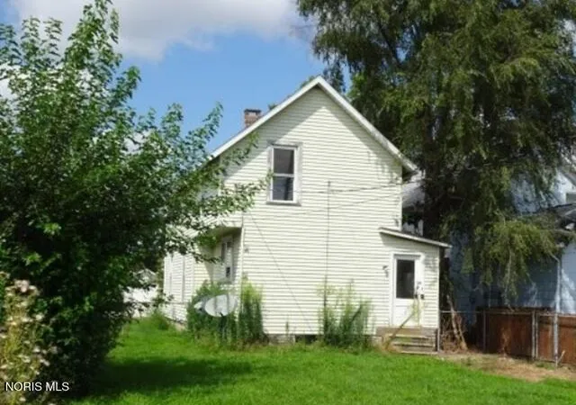 Photo 2 of Sale Pending at 1521 Napoleon St, Fremont, OH 43420 | MLS# 10012881 | Listing updated on 2026-09-21